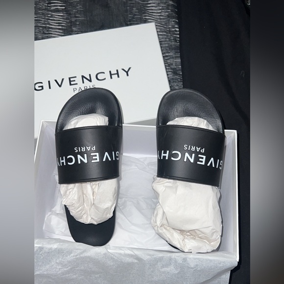 Kids Givenchy slides size 34 - Picture 2 of 3